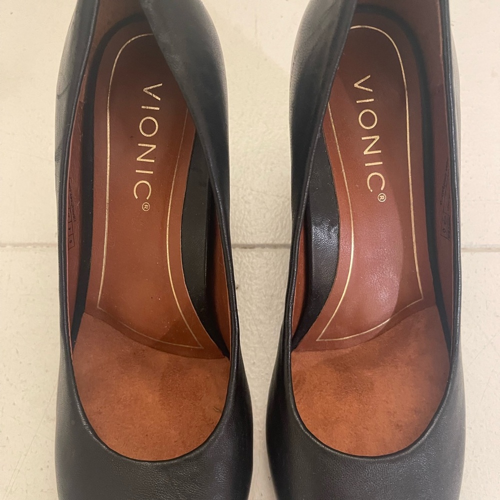 Comfortable heeled and elegant dress or work shoes